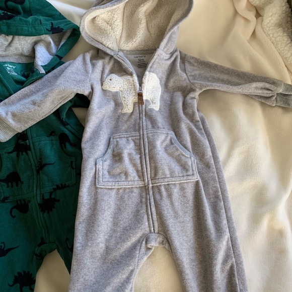2 carters one-piece fleece outfits size 12 months - Picture 6 of 7